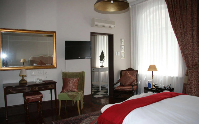 Tudor Hotel