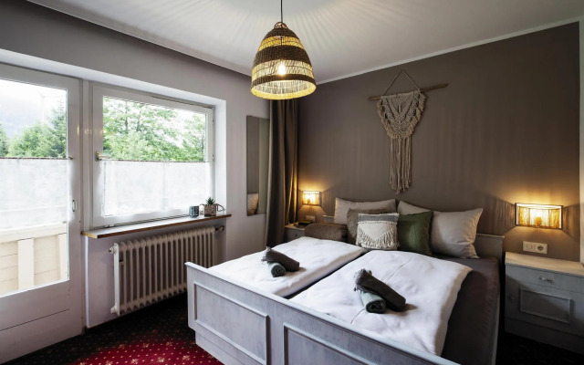 PineTree Lodge