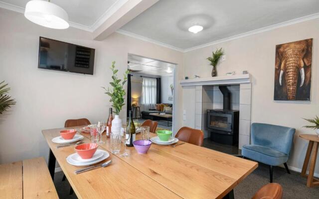 Bliss on Barratt - Blenheim Holiday Home