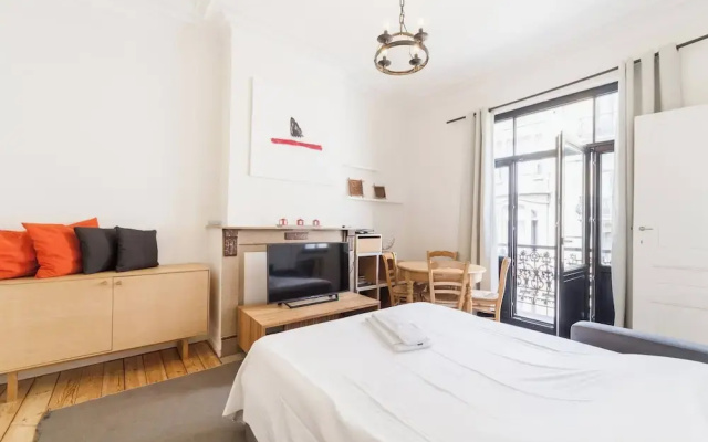 1 Bedroom W Kitchen and Bathroom In Trendy St Gilles
