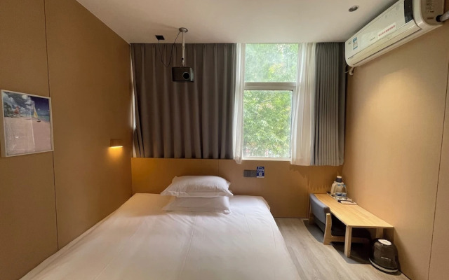 Captain No. 5 Youth Hotel