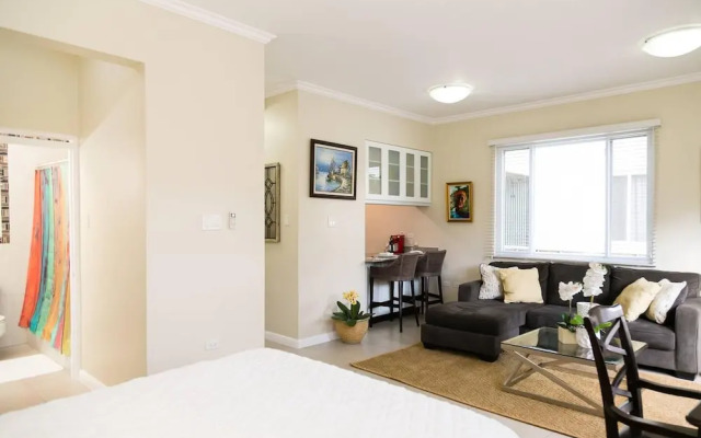 Urbanchic Studio in Kingston