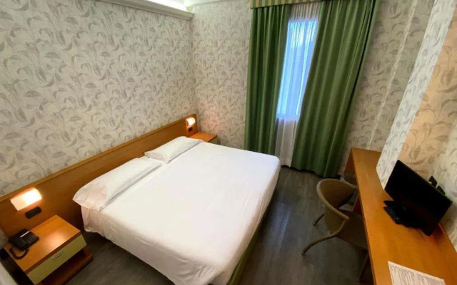 Hotel Embassy Pero
