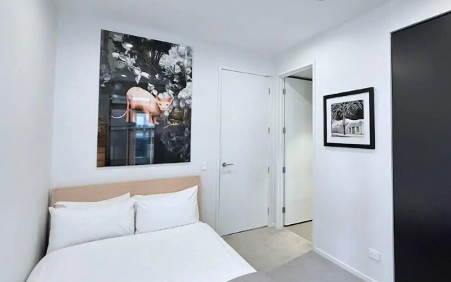 Catalina Bay 2BR w Balcony Views by Zodiak Stays