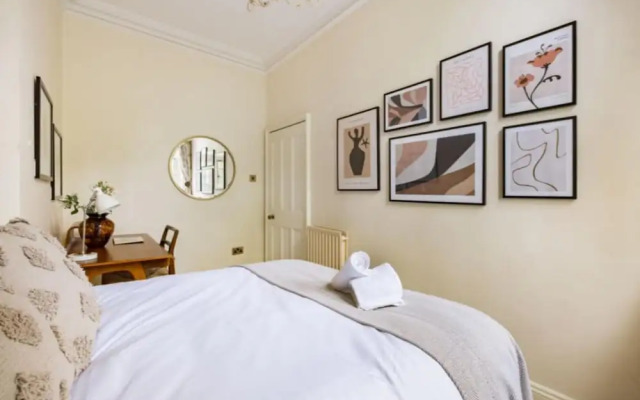 The Woking Wonder Captivating 3bdr Flat With Parking