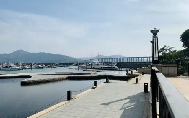 Guanhai Dolphin Seaview Holiday Apartment