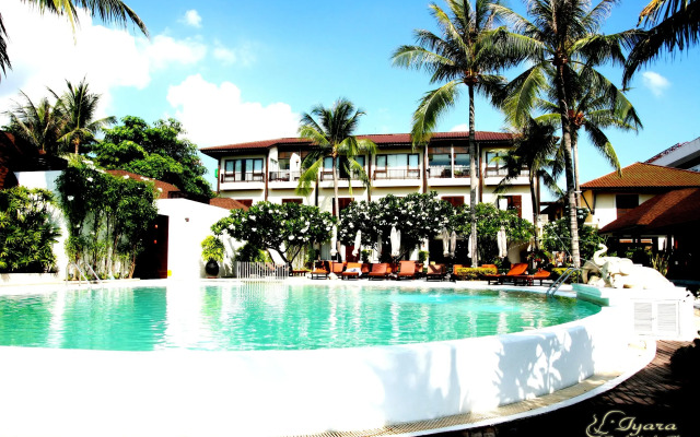 Iyara Beach Hotel & Plaza