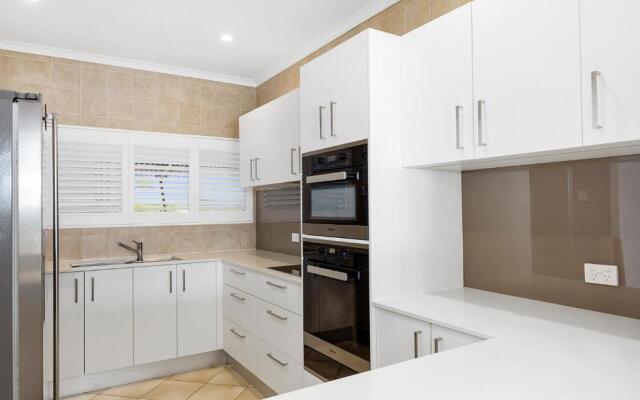 Commodore Apartment 8