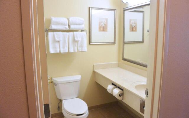 Country Inn & Suites by Radisson, Peoria North, IL