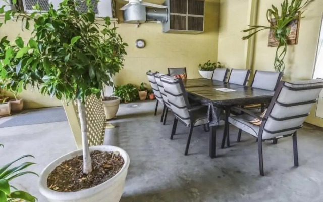 Golden Guitar Motor Inn