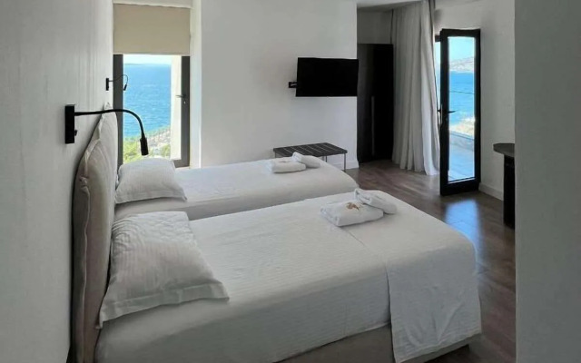 The Queens Lion Premium Hotel