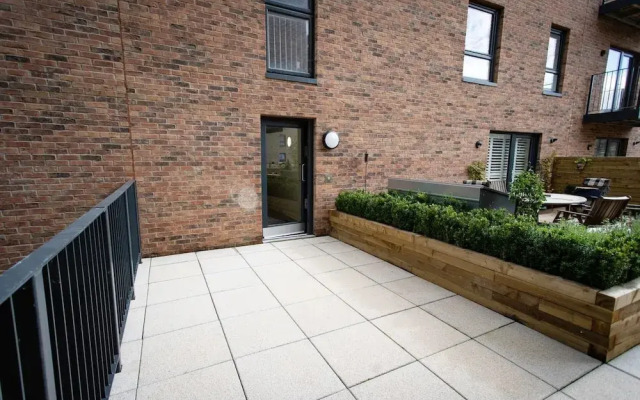 Studio flat with free Parking