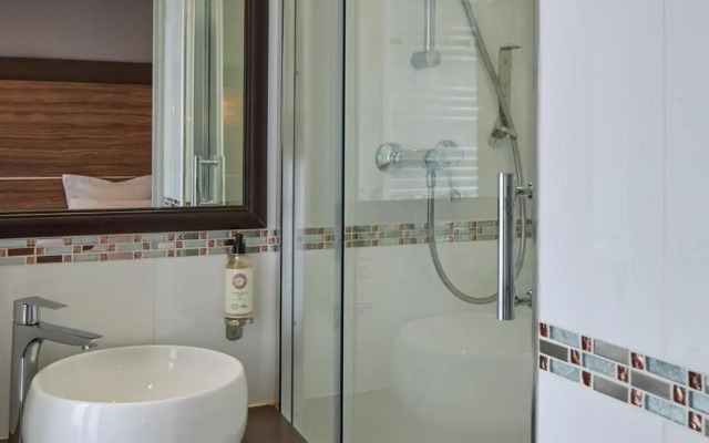 Hotel Apolonia Paris Montmartre, Sure Hotel Collection by BW