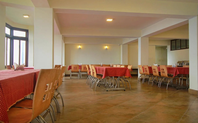 Taktse Continental by OYO Rooms