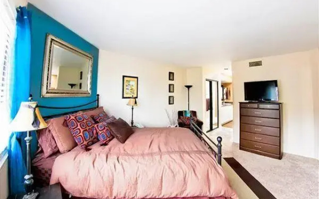 #8132 - La Jolla Shores Penthouse Two-Bedroom Apartment