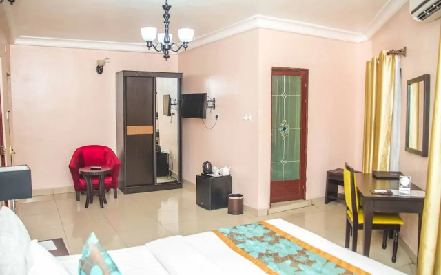 Royal Crest Hotel & Suites