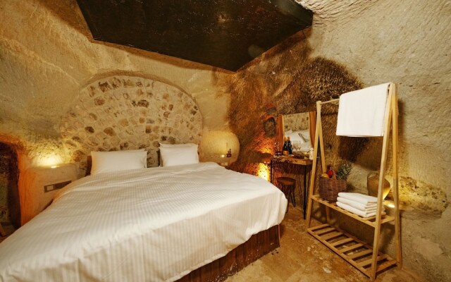 Crassula Cave Hotel