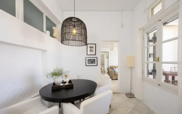 B4 Cycladic Home for 6 by the Beach