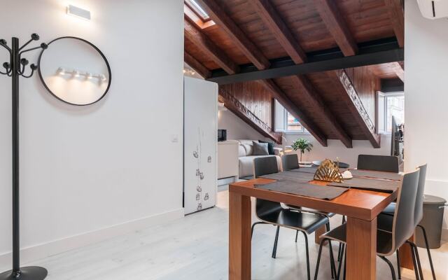 Hellenhost Atico Gran Via