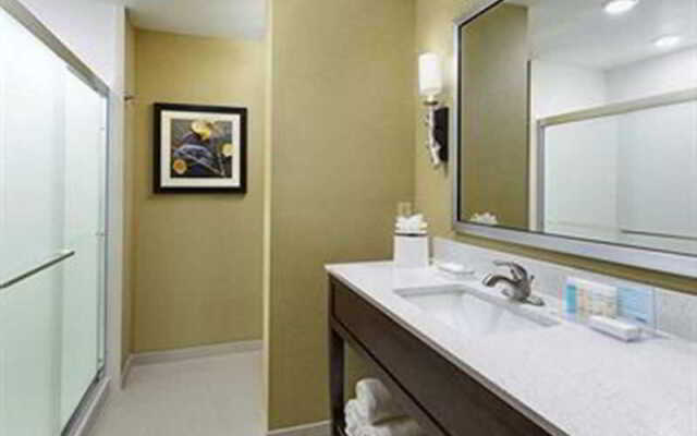 Hampton Inn & Suites Williamsport-Faxon Exit