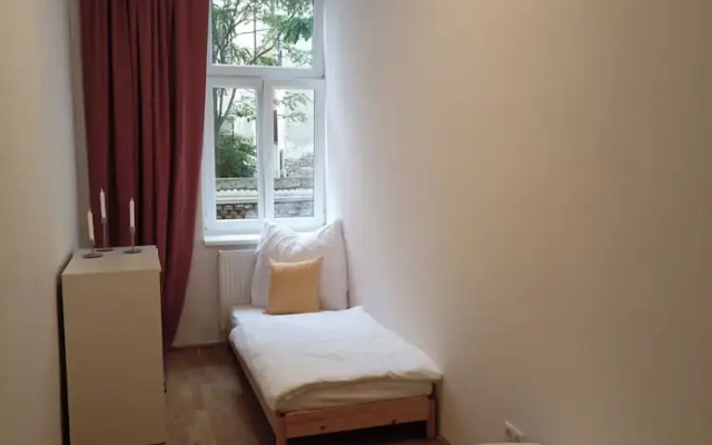 170sqm With Private Garden, 9 Bedrooms, 2 Kitchens