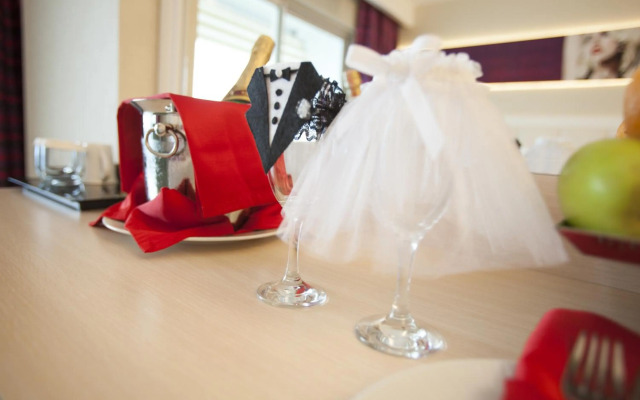 Azura Deluxe Resort & Spa