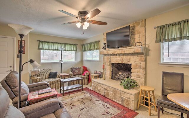 1 Mi to University of Texas: Home in Richardson!