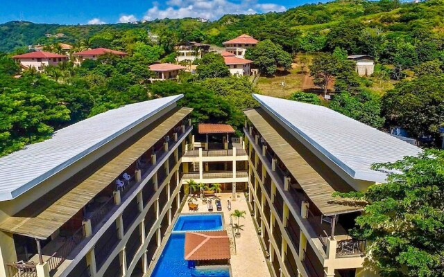 Bright, Airy 2BD Condo 3 Blocks From Beach
