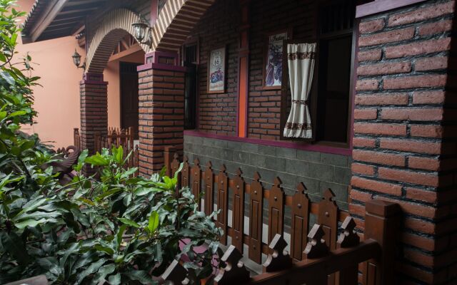 RedDoorz near Stasiun Kota Baru Malang