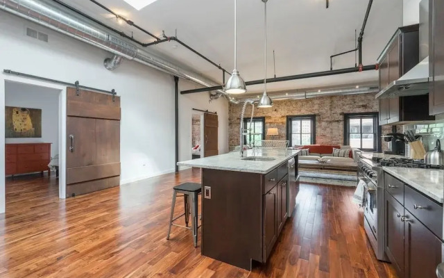 Luxurious Million-dollar Condo w/ Perfect Location