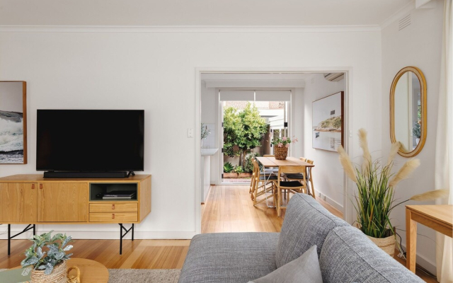 BOUTIQUE STAYS - Rest Ashored