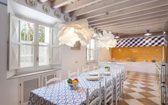 Traditional House With Private Terrace. Campamento