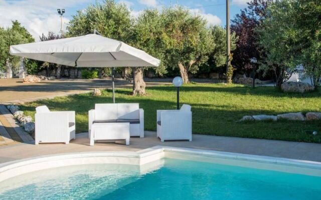 Trulli and pool Malvischi