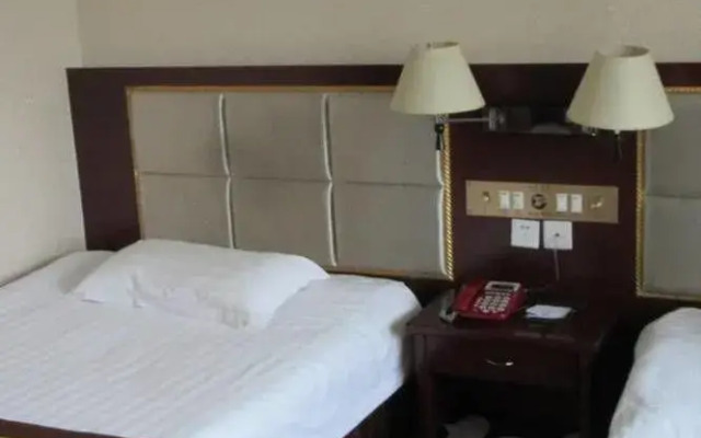 Qingdao Tianwei Huaqing Hotel