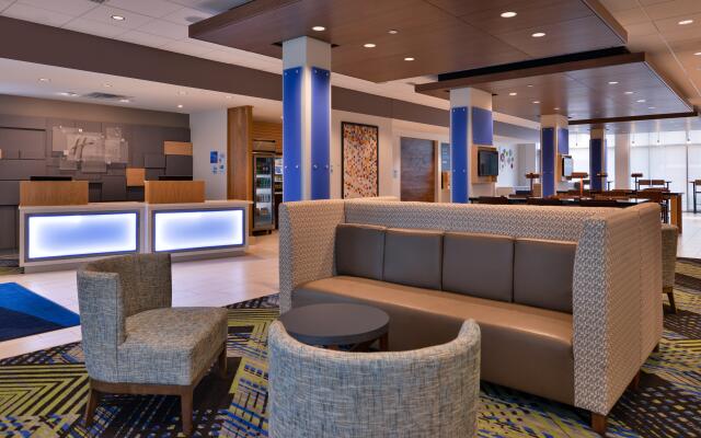 Holiday Inn Express & Suites Marshalltown, an IHG Hotel