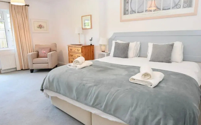 White Roses a dog Friendly Retreat for two