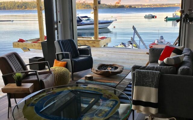 Lux Exec Home HFX Waterfront Pool Hot Tub