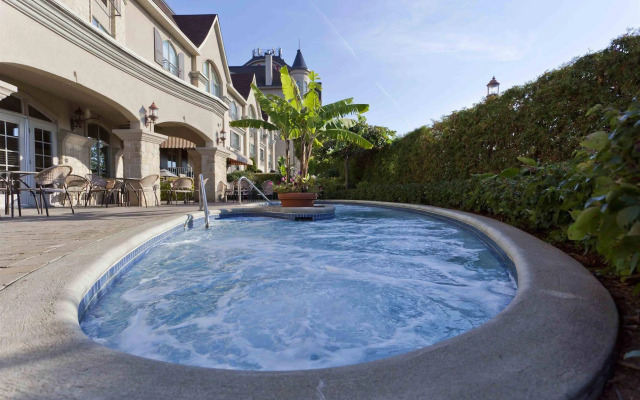 Le St-Martin Hotel & Suites Laval