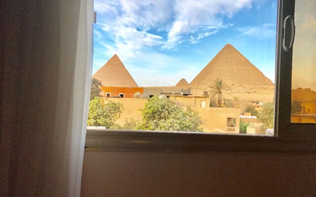 3 Pyramids View Inn