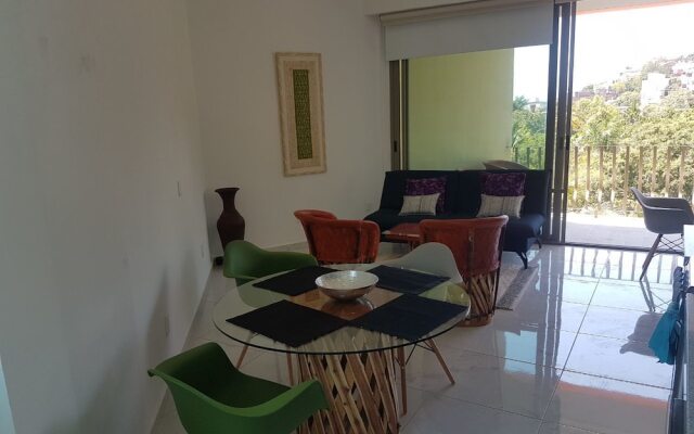 Isla Cuale Mountain View