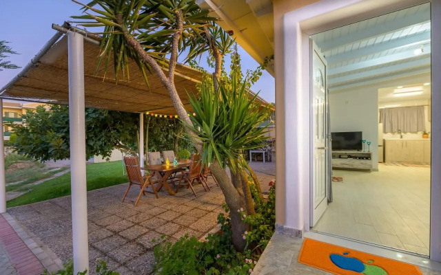 Rontos House, seaside