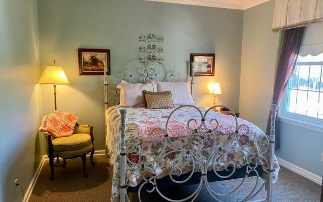 The Cypress Inn Bed & Breakfast