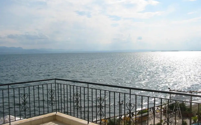 Artemis Hotel