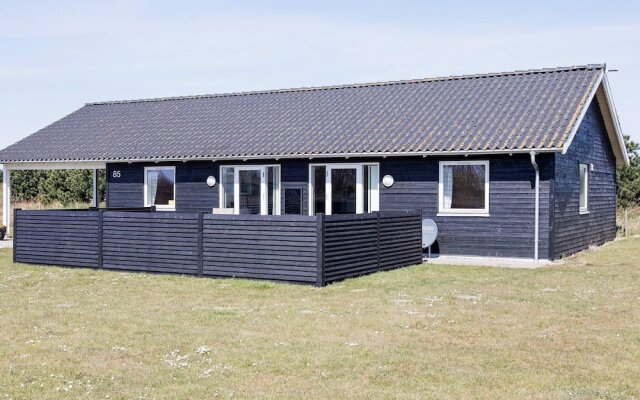 Chic Holiday Home in Væggerløse With Whirlpool