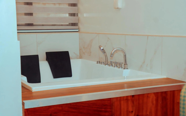 Best Western Jangwani Sea Breeze Hotel