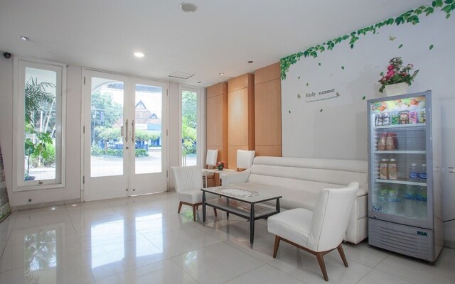 RedDoorz Plus @ Idjen Boulevard Malang