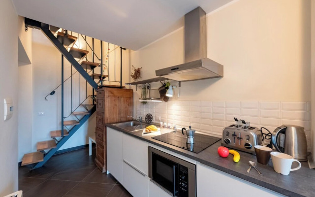 Beautiful Flat Next To Aquarium