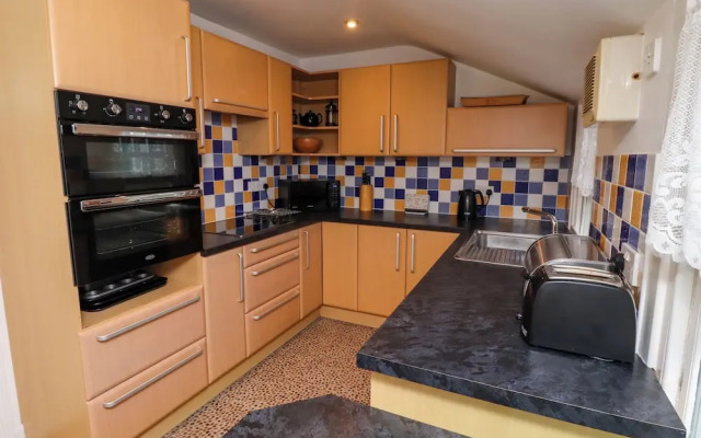 Armstrong Cottages No2