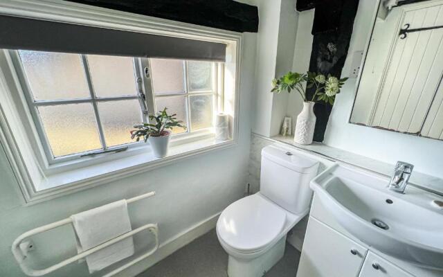 Victoria Cottage 3 Bedroom Grade 2 Listed Cottage Ref#421