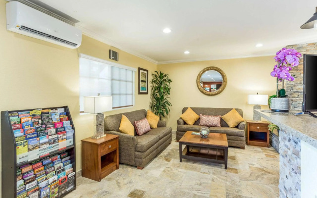 Mount Vernon Inn Escondido Downtown
